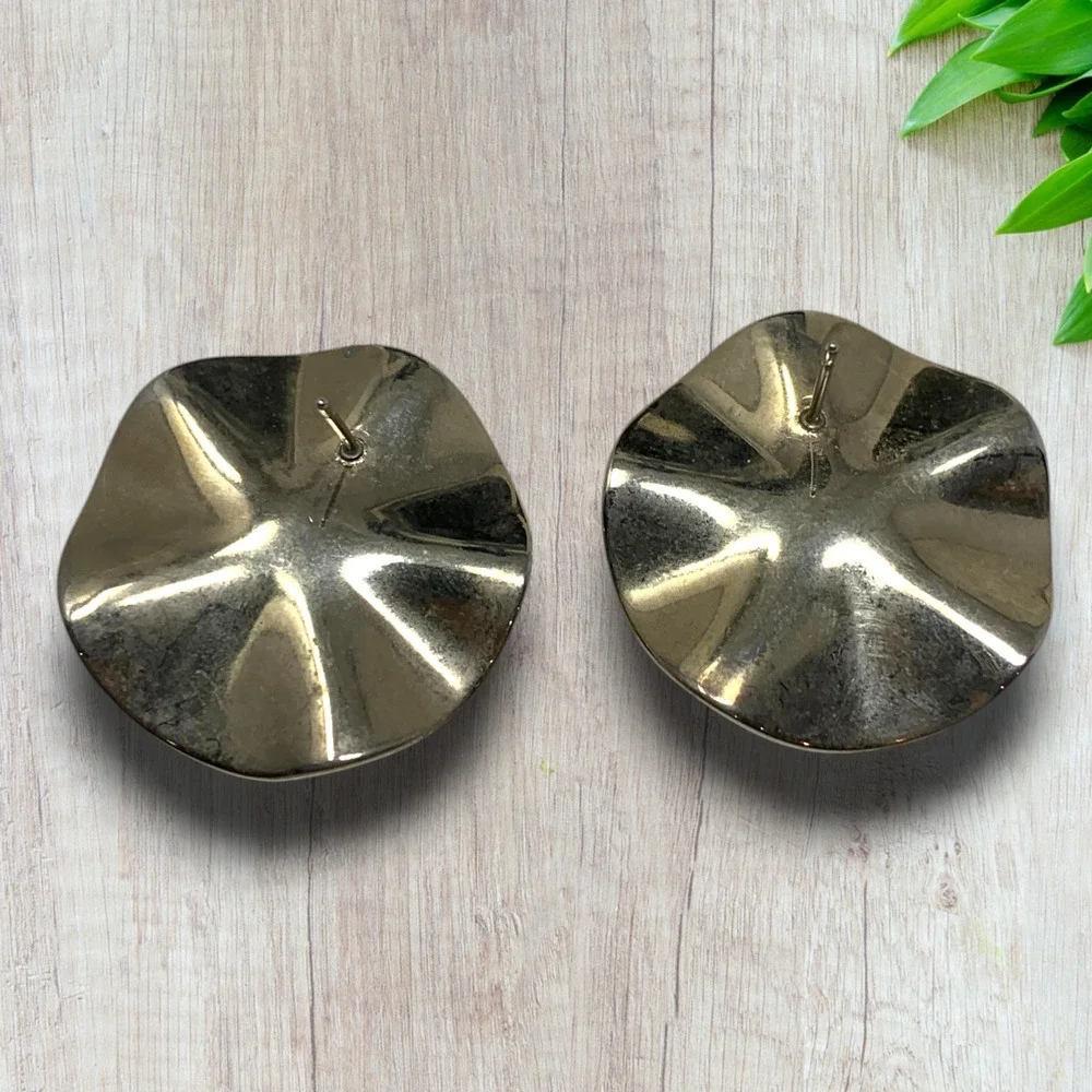 Vintage 1980s Wavy Green Swirl Enamel Pierced Button Earrings Modernist